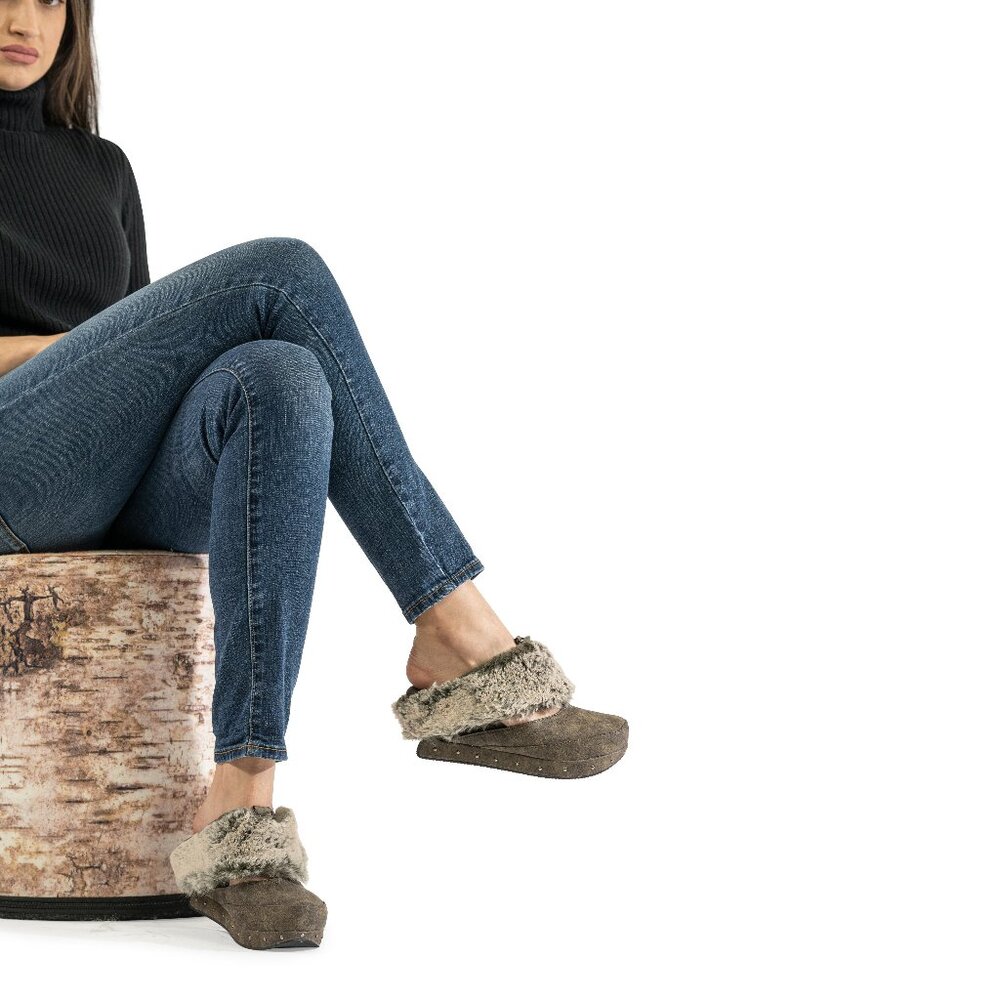 Neva 2 - Brown flips to Taupe Fur